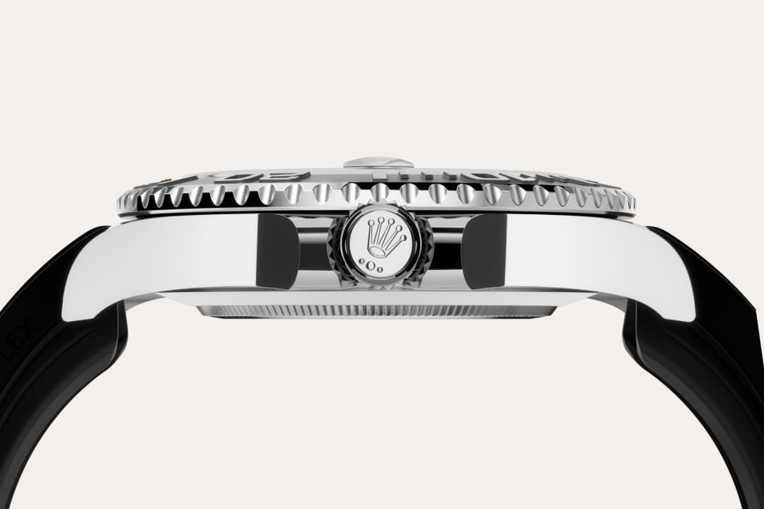 Men's Silver Quartz Watch with Black Dial and Black Rubber Strap - Date Display and Rotating Bezel - Luxury Sports Edition