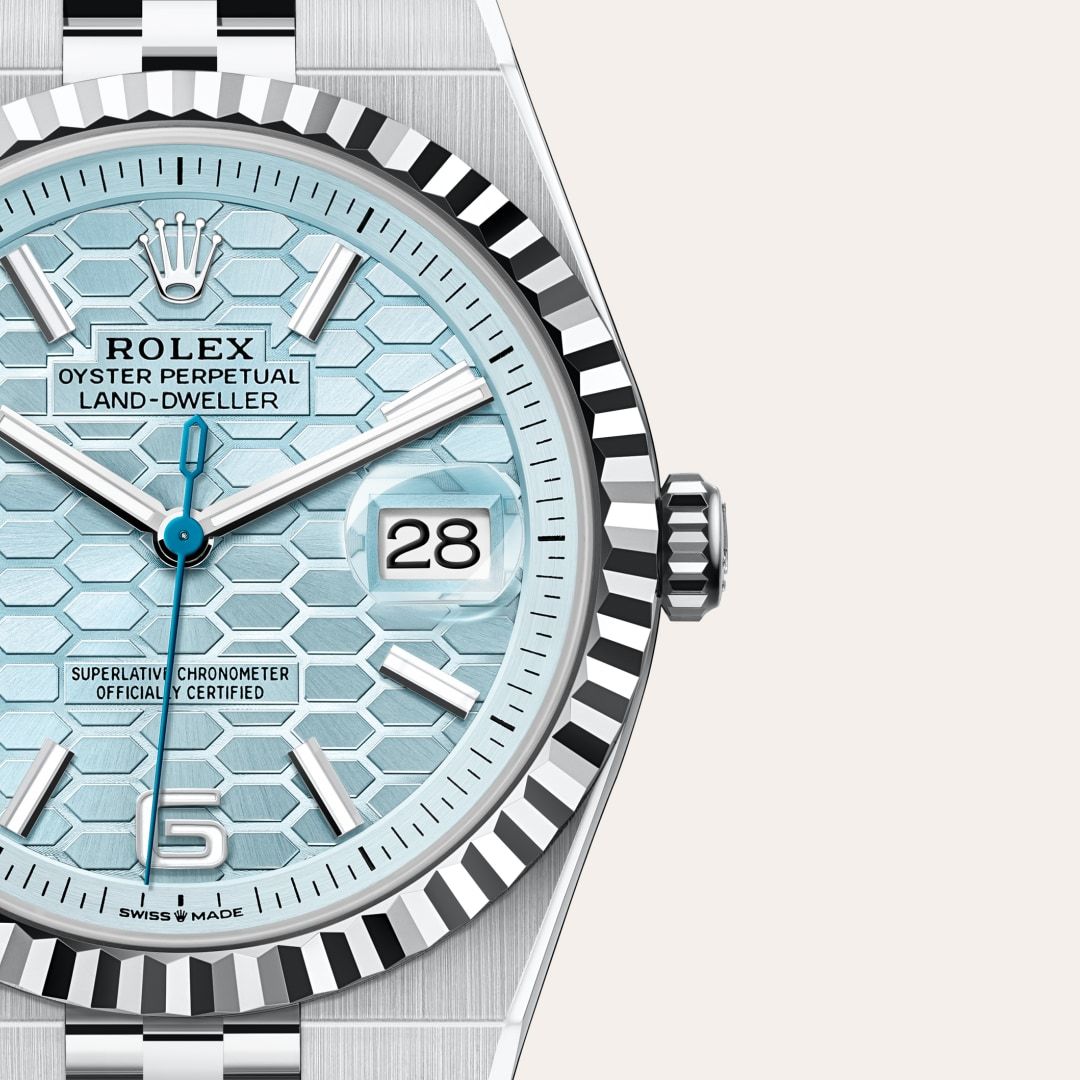 Men's Silver Quartz Watch with Ice Blue Textured Dial and Date - Luxury Sports Edition