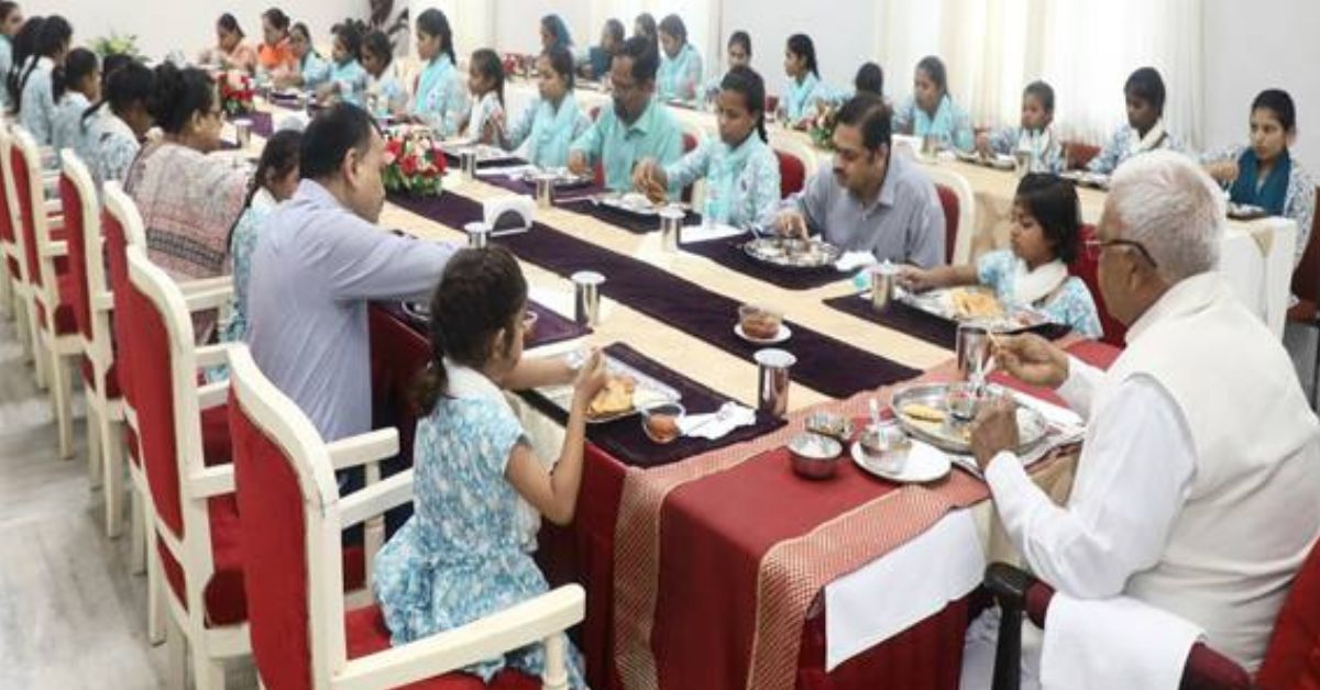 Governor with Divyang Girls